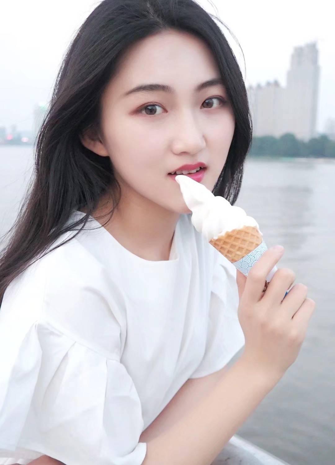 郫都区漂亮兼职小姐姐